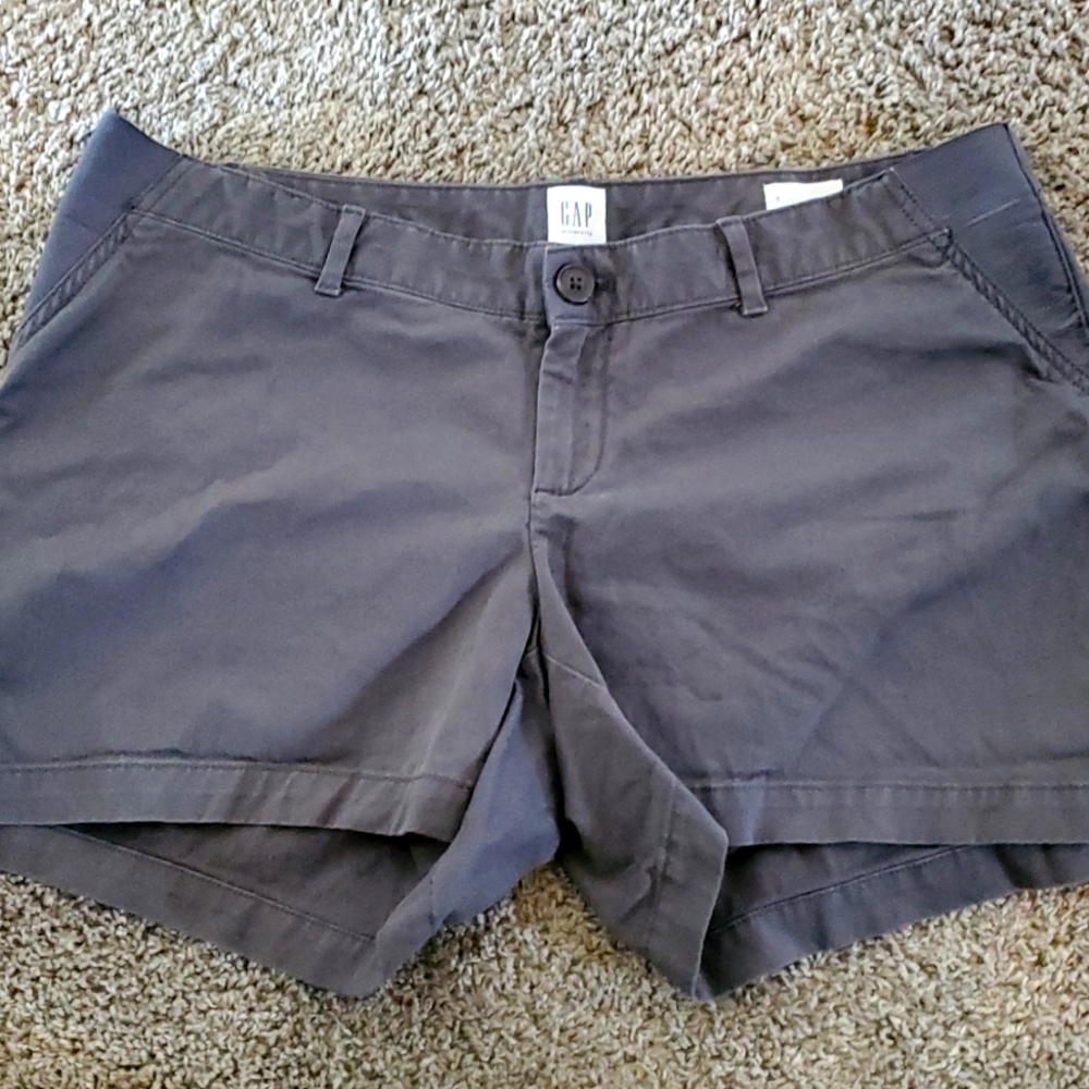 Gap maternity shorts